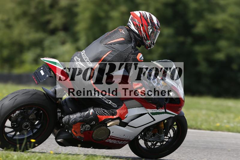 /53 16.09.2025 Track Day Domi Aegerter ADR/Gruppe rot/backside